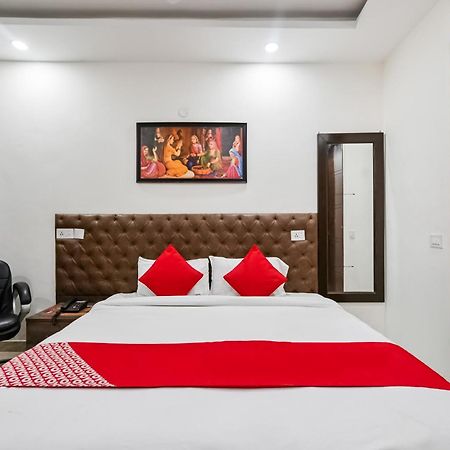 Hotel O Premium Rooms Chhatarpur ニューデリー エクステリア 写真