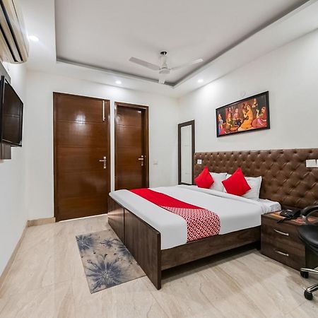 Hotel O Premium Rooms Chhatarpur ニューデリー エクステリア 写真