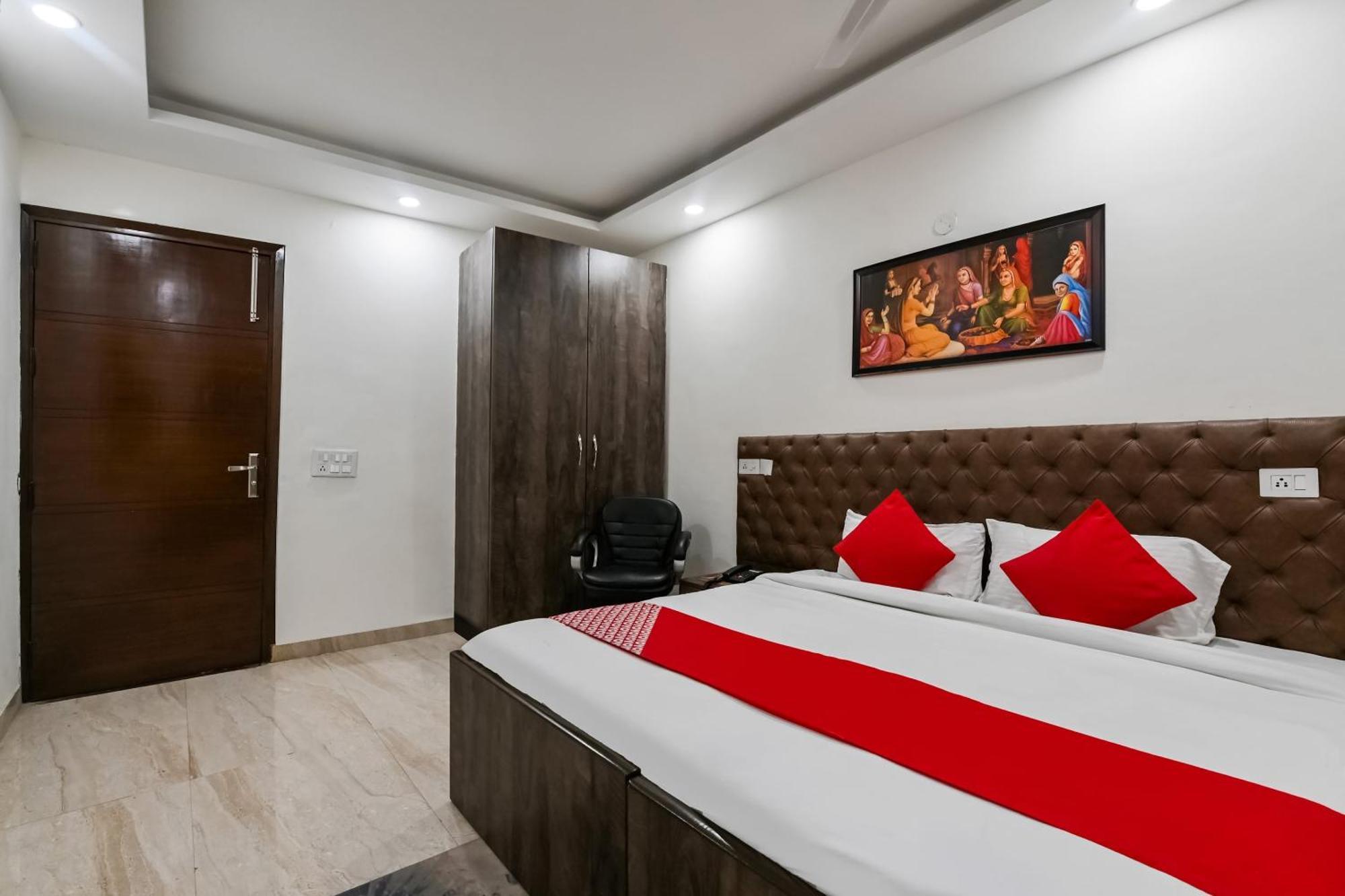 Hotel O Premium Rooms Chhatarpur ニューデリー エクステリア 写真