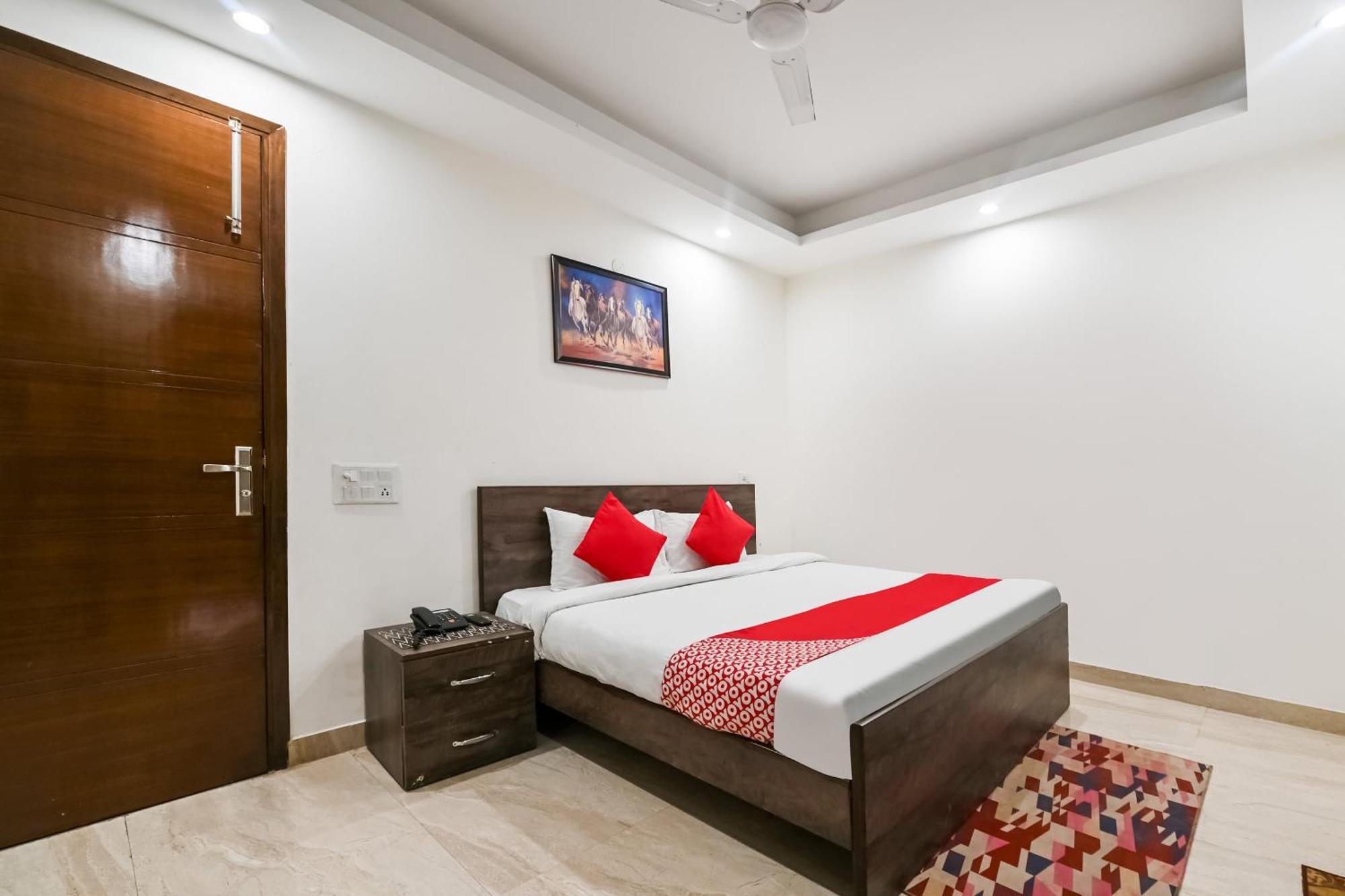 Hotel O Premium Rooms Chhatarpur ニューデリー エクステリア 写真