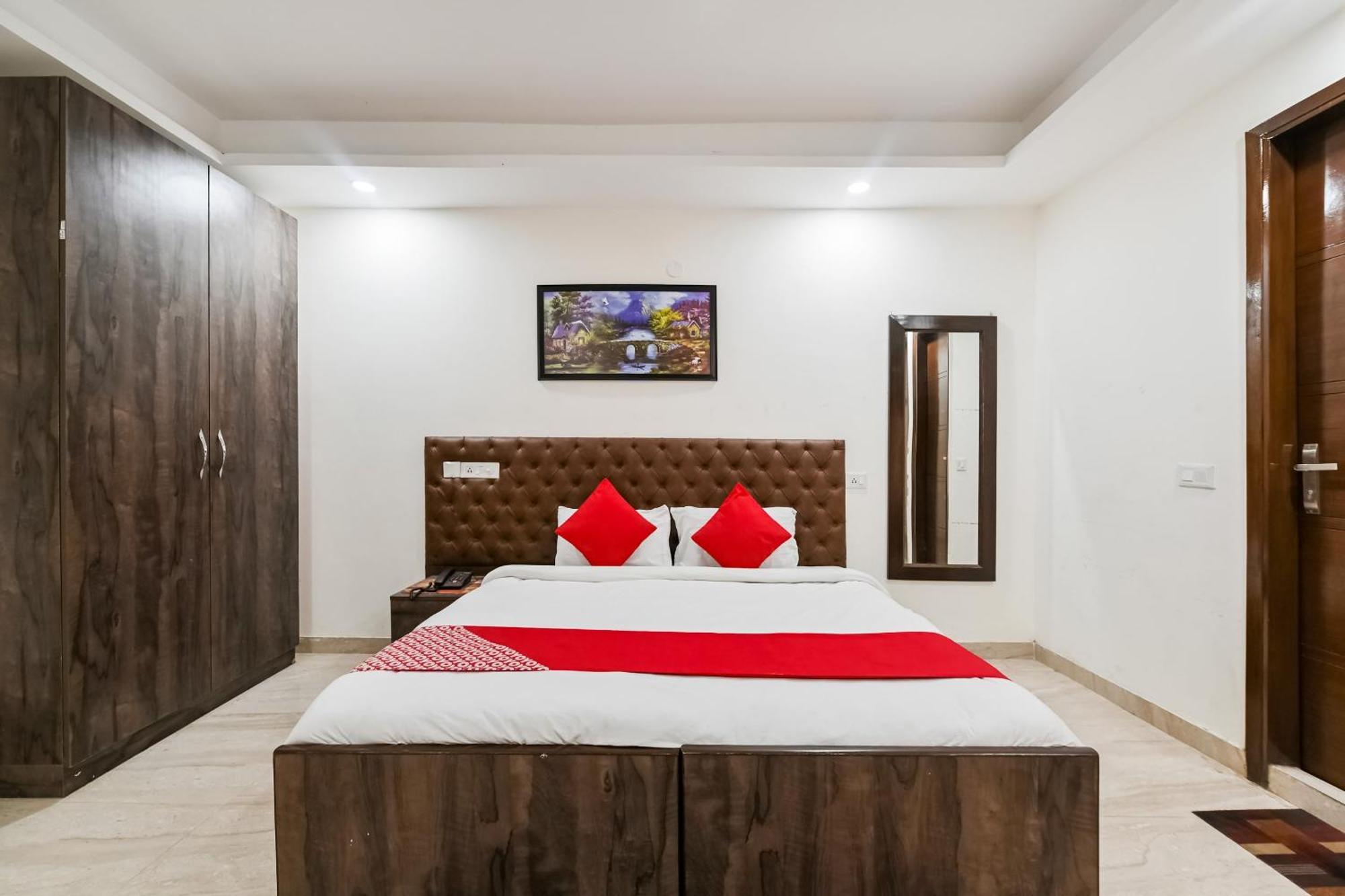 Hotel O Premium Rooms Chhatarpur ニューデリー エクステリア 写真