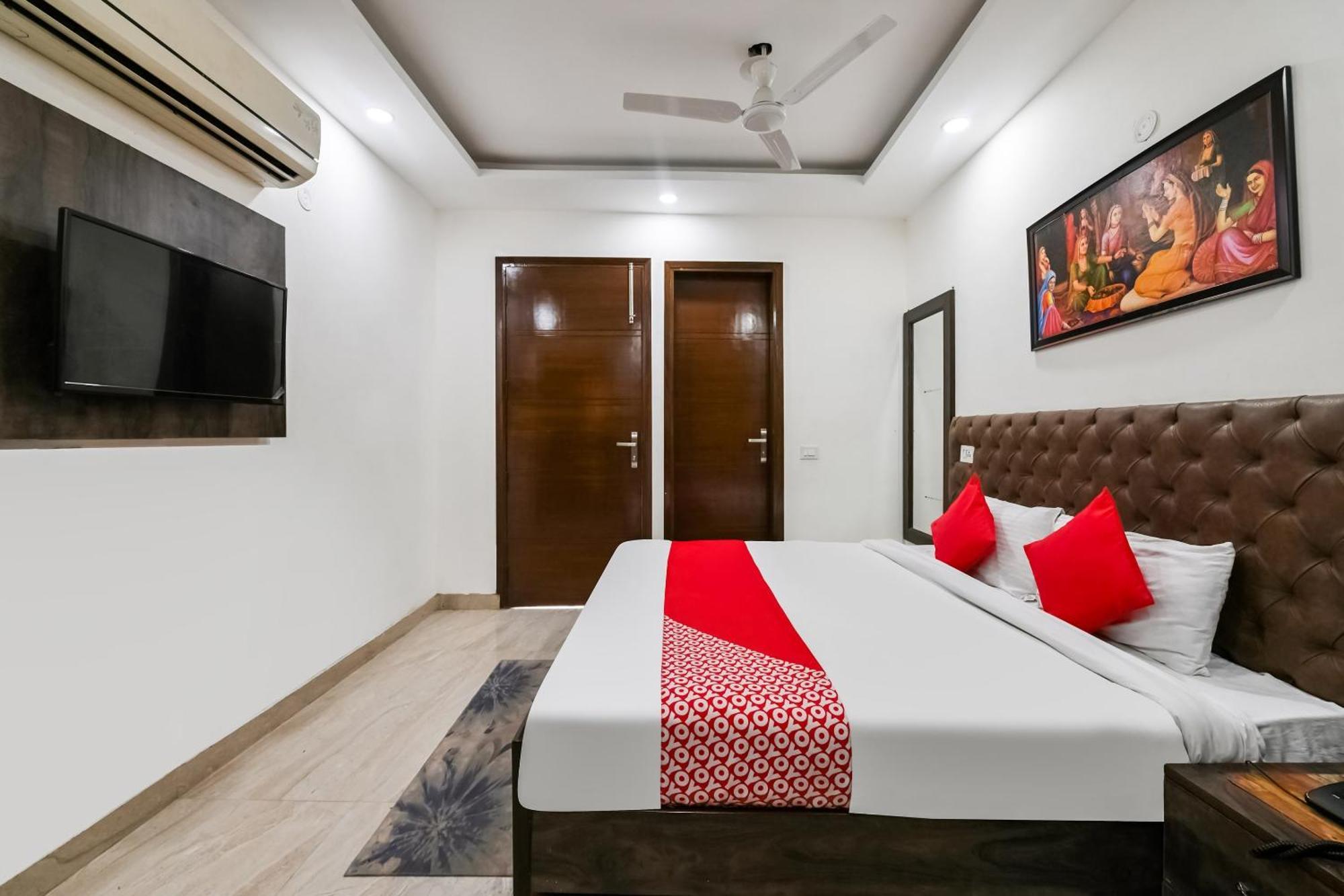 Hotel O Premium Rooms Chhatarpur ニューデリー エクステリア 写真