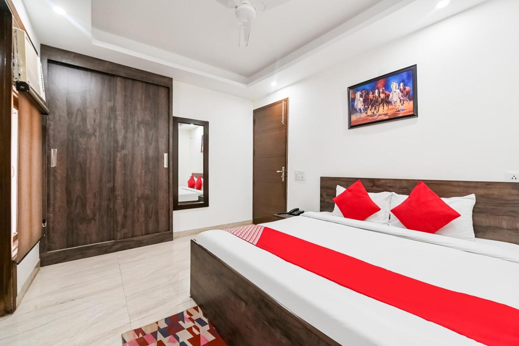 Hotel O Premium Rooms Chhatarpur ニューデリー エクステリア 写真