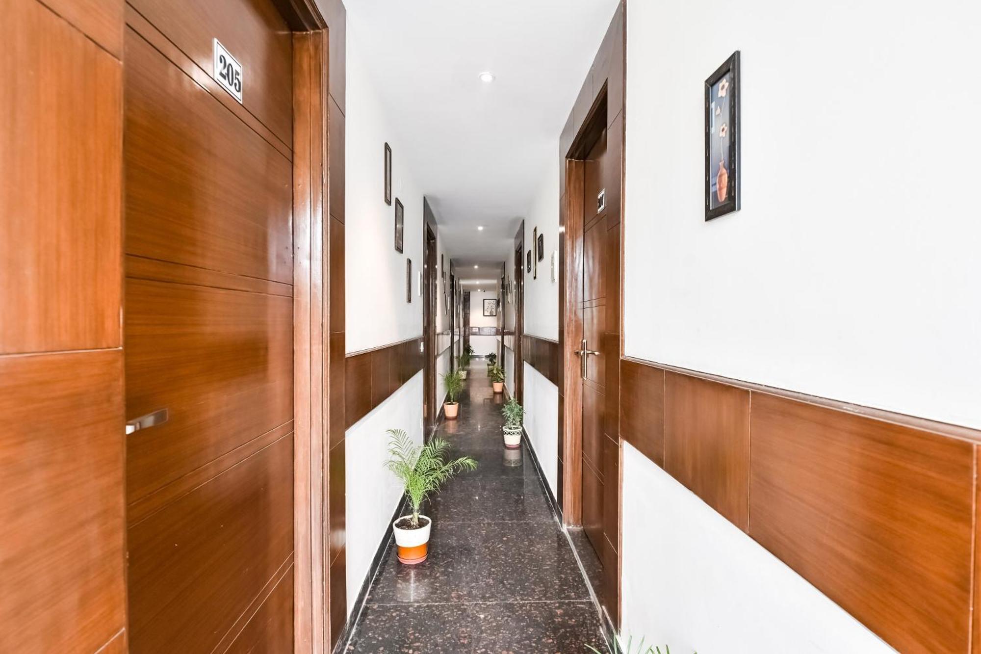 Hotel O Premium Rooms Chhatarpur ニューデリー エクステリア 写真