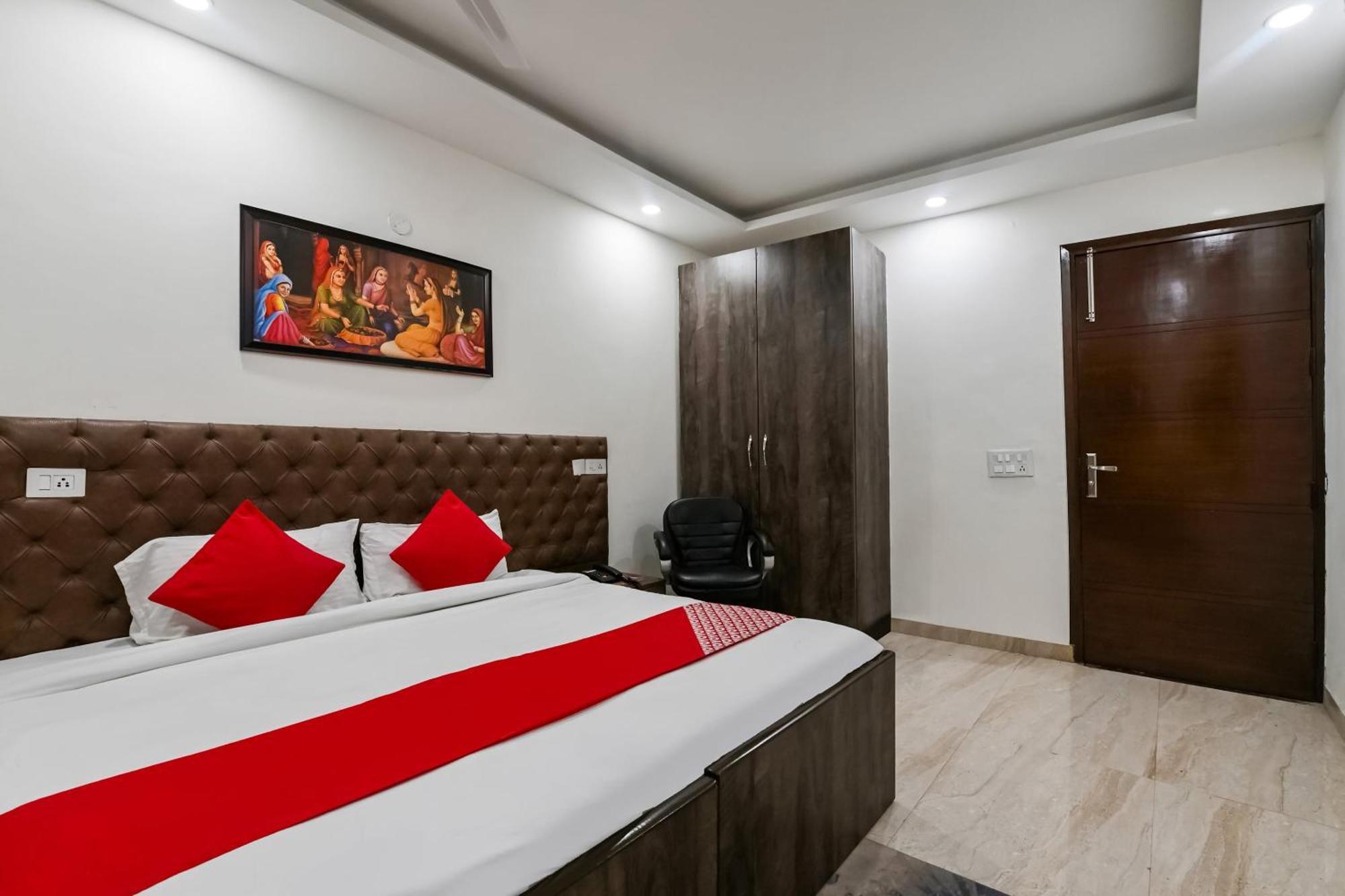 Hotel O Premium Rooms Chhatarpur ニューデリー エクステリア 写真